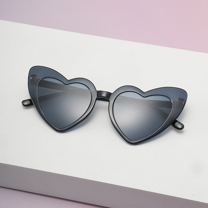 Wholesale new style love ladies sunglasses women fashion big face thin sunglasses